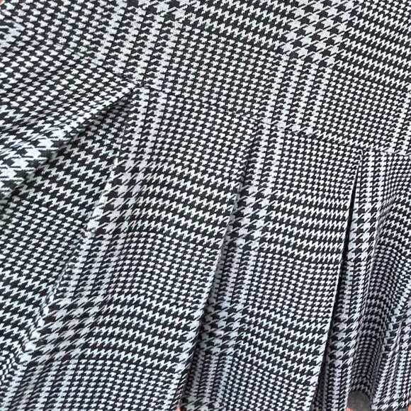 Girl's Large (10/12) Art Class B&W Houndstooth Pleated Mini Skirt - Picture 14 of 16